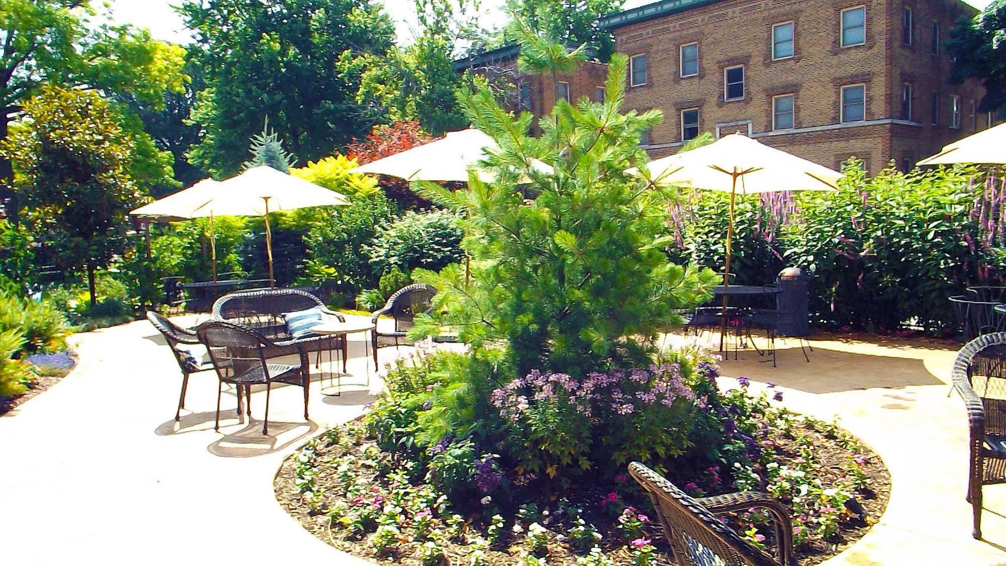 Higher Ground Hotel Independence Exterior photo